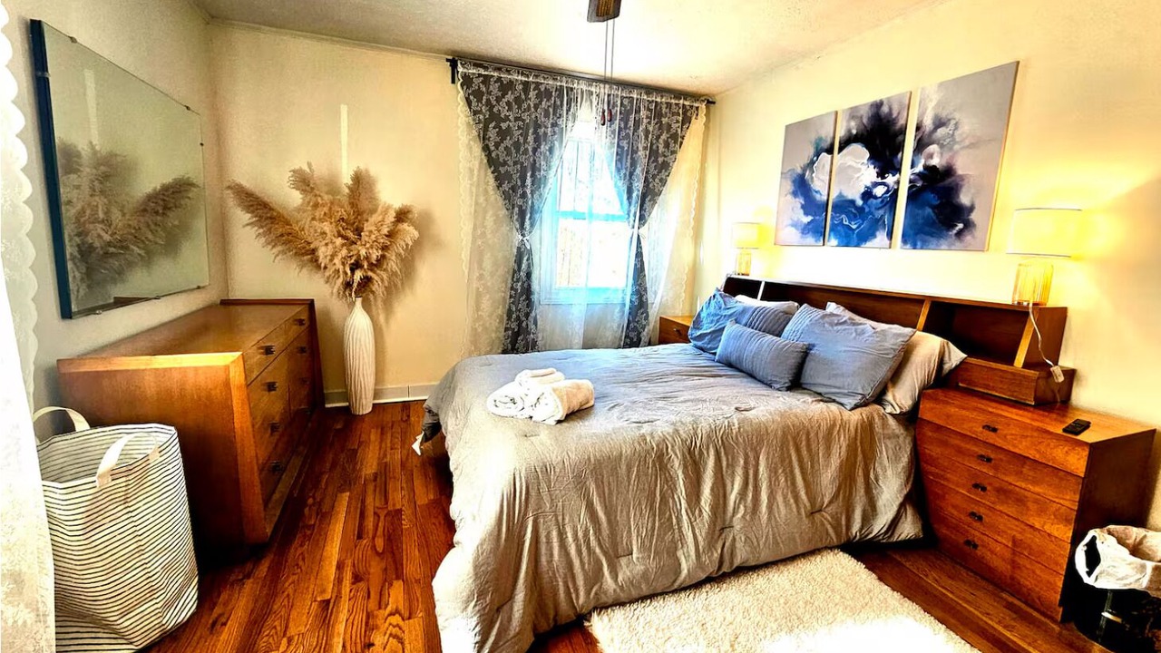 Photo of Bedroom in Oak Ridge