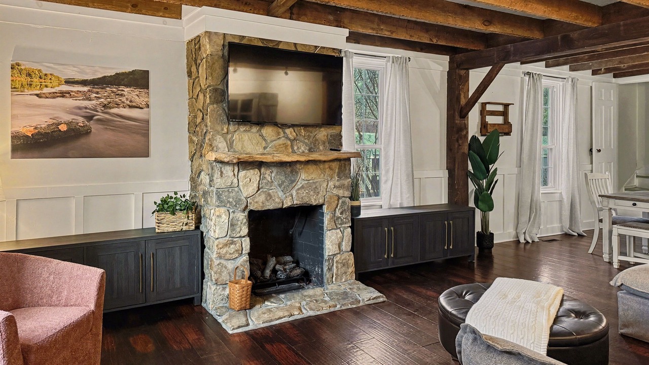 Photo of Livingroom in Bakerton