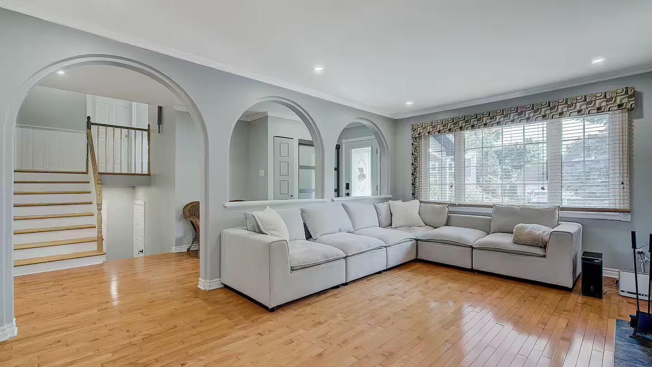 Photo of Livingroom in Dorval