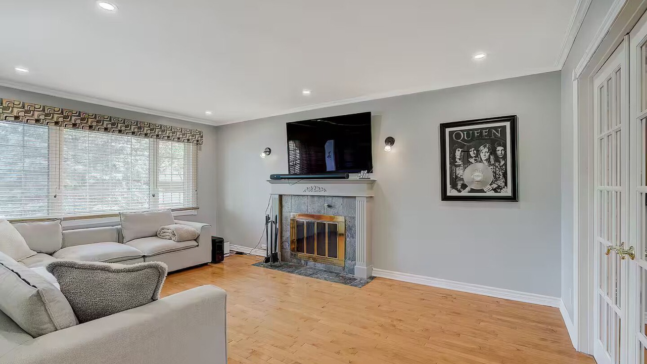 Photo of Livingroom in Dorval