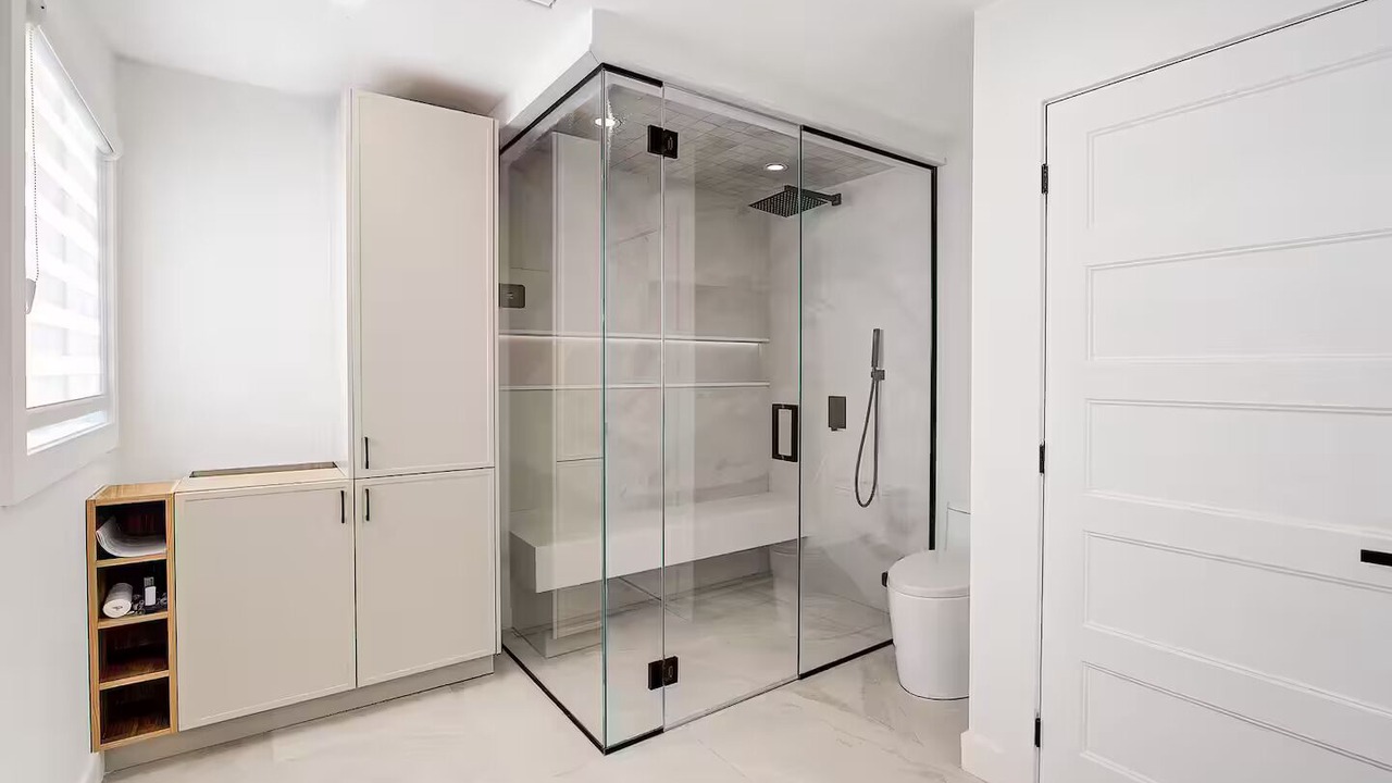 Photo of Bathroom in Dorval