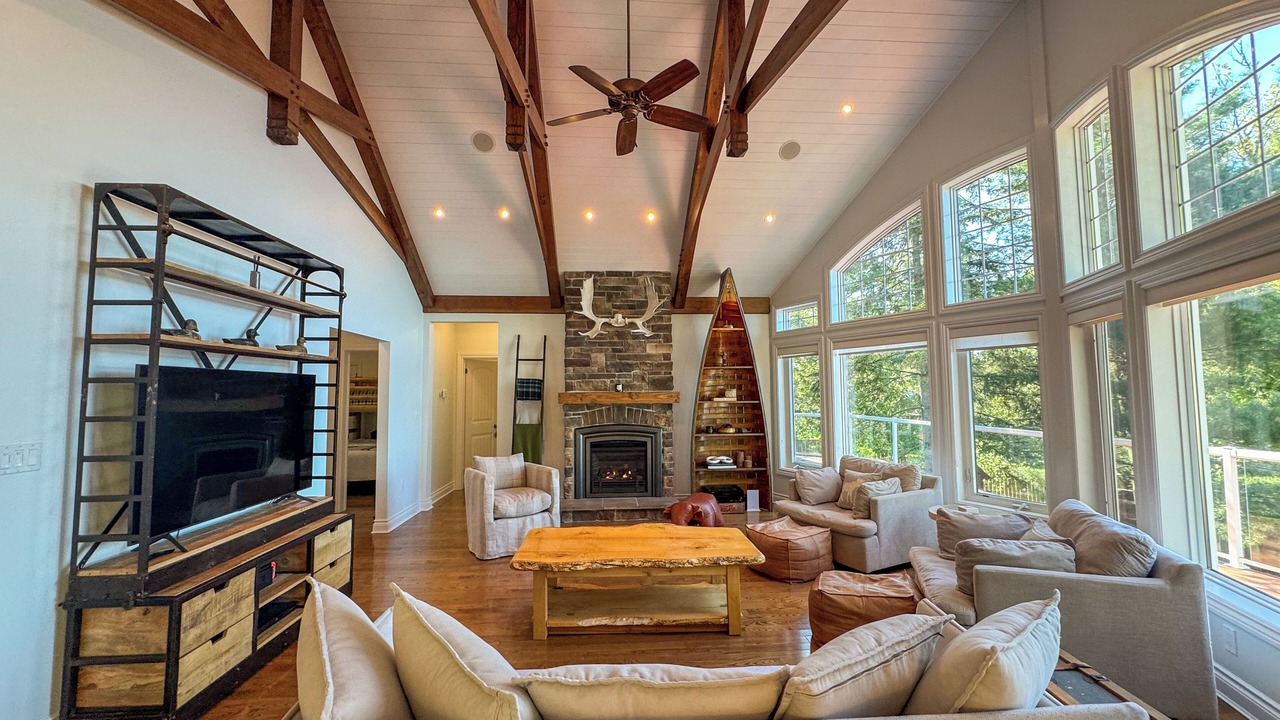 Photo of Livingroom in McKellar