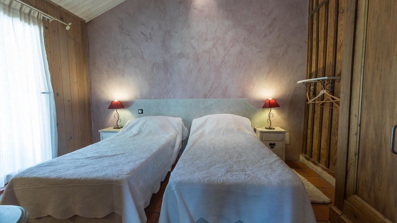 Photo of Bedroom in Vert