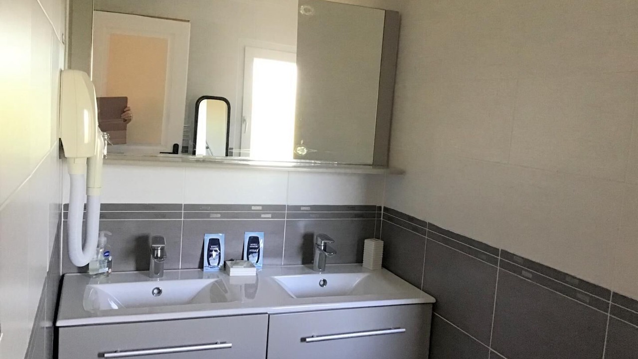 Photo of Bathroom in Heugas