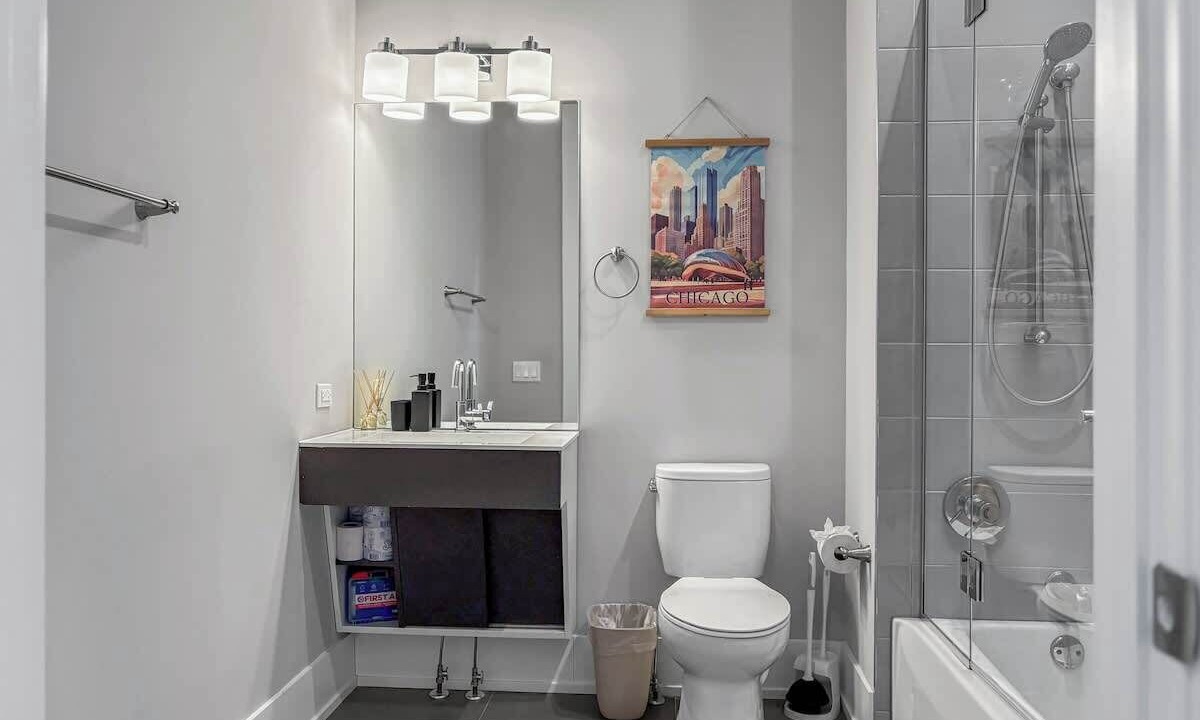 Photo of Bathroom in River North