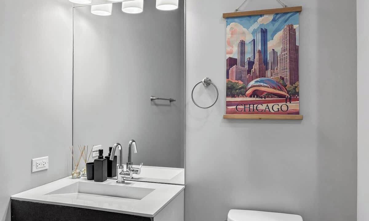 Photo of Bathroom in River North