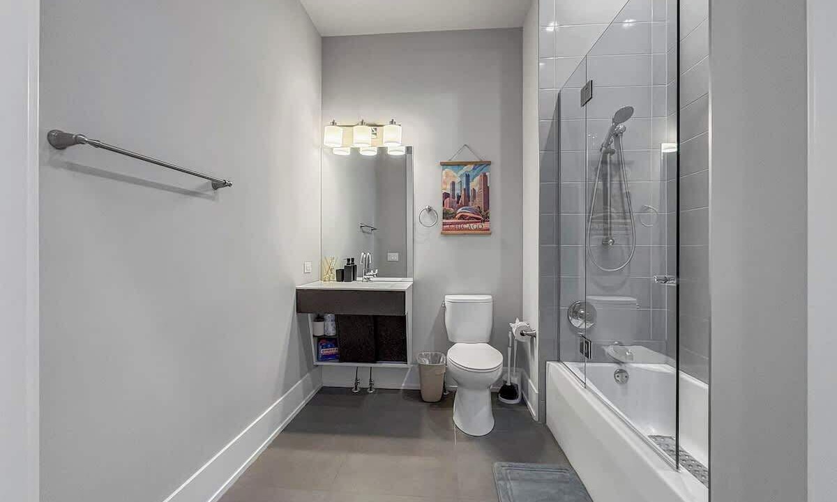 Photo of Bathroom in River North