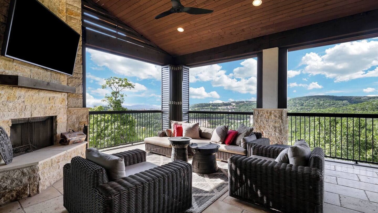 Photo of Livingroom in Forest Crest