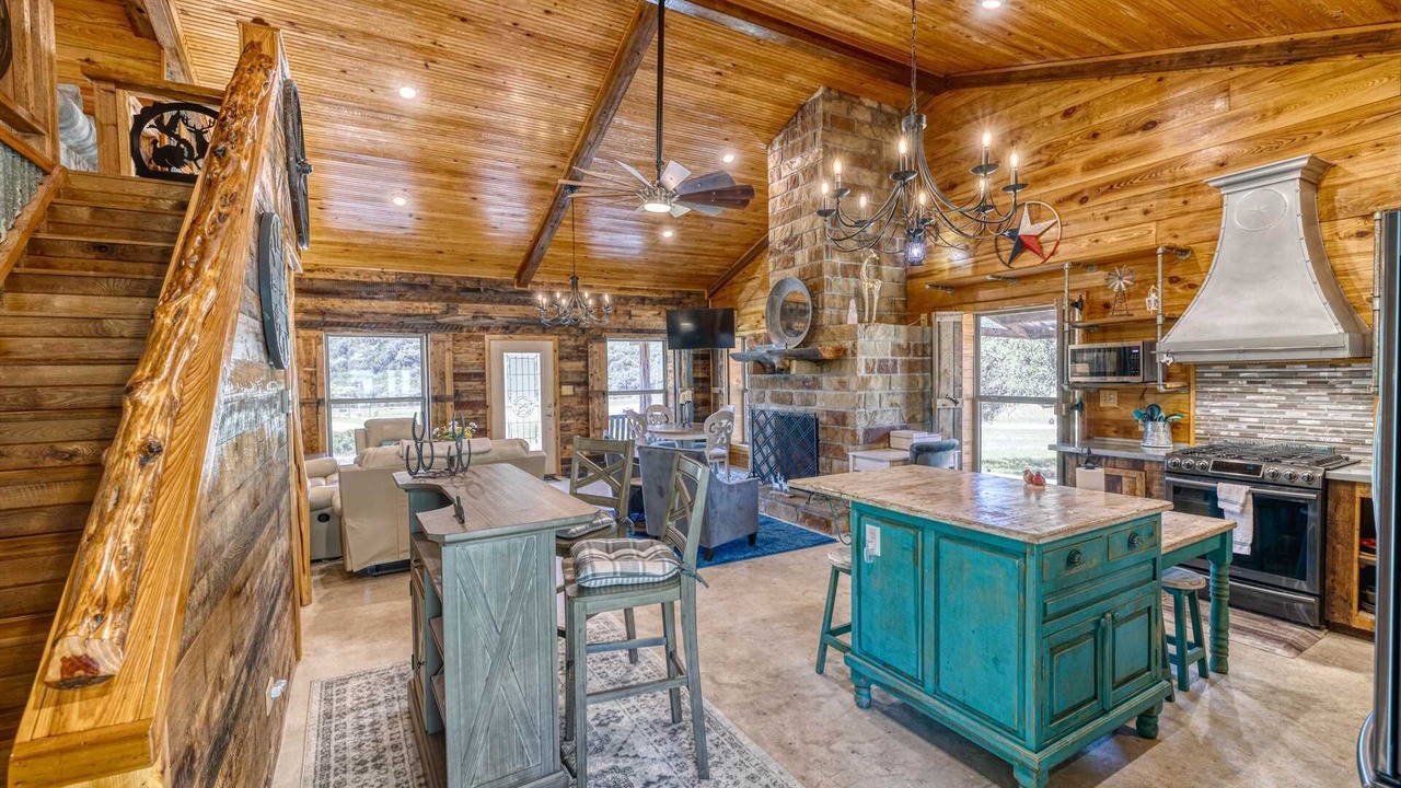 Photo of Livingroom in Leakey
