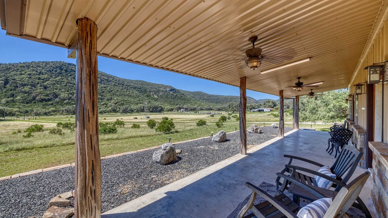 Photo of Patio Balcony in Leakey