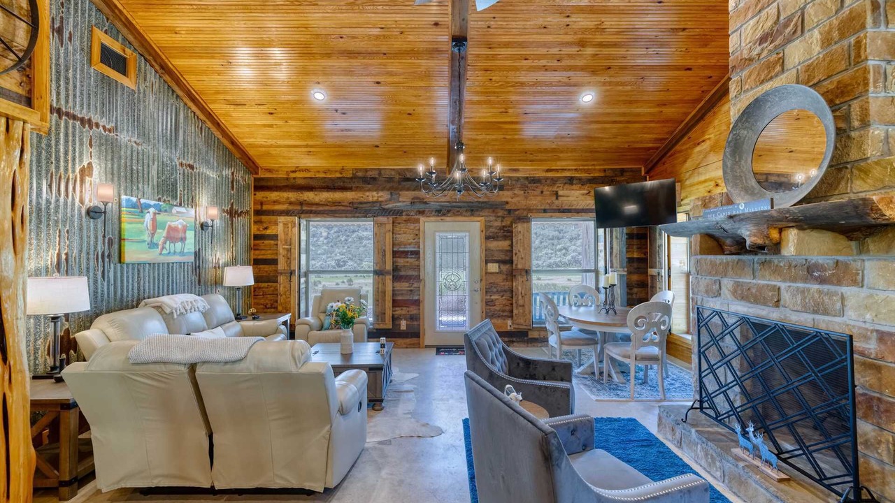 Photo of Livingroom in Leakey