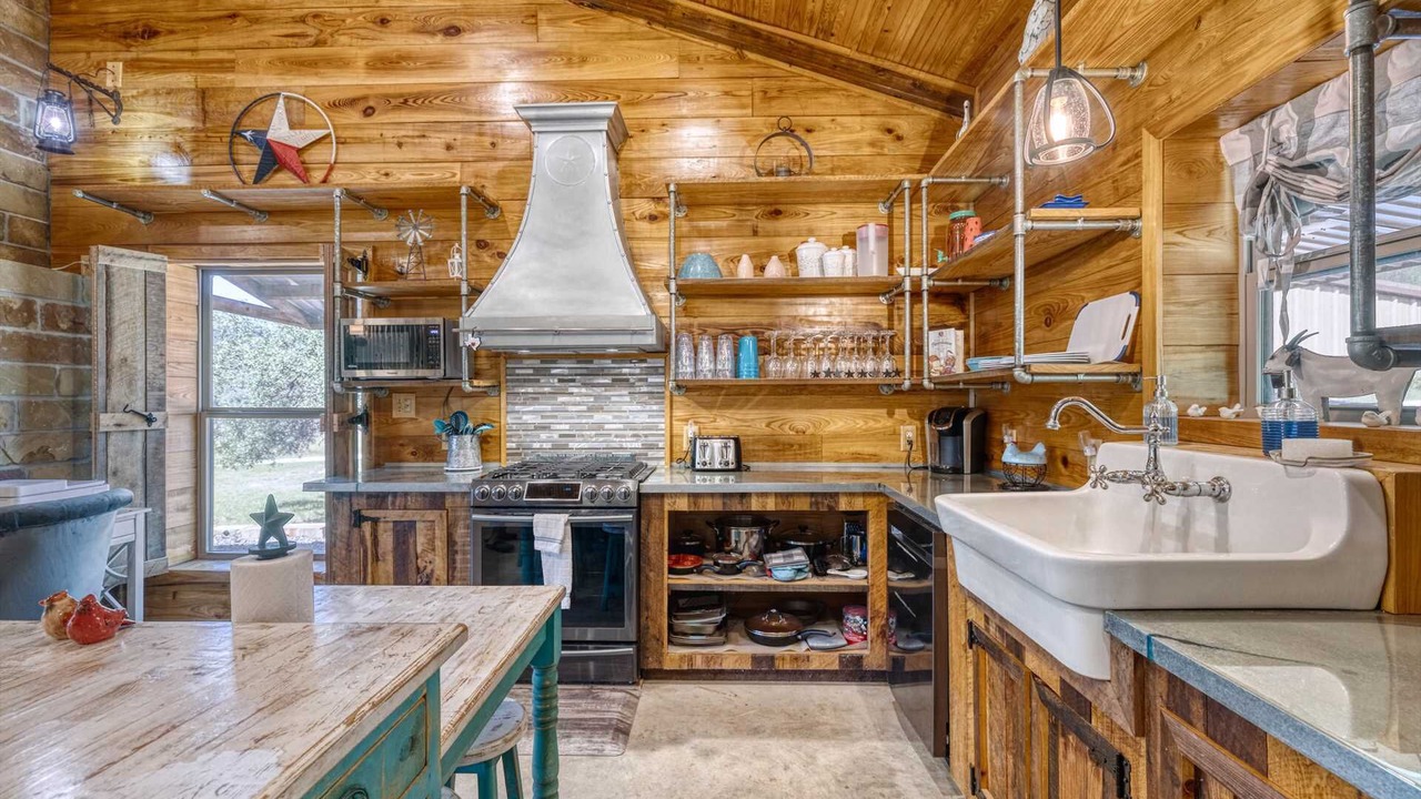 Photo of Kitchen in Leakey