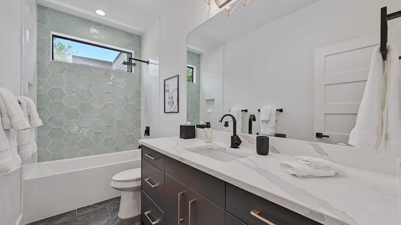 Photo of Bathroom in Holly