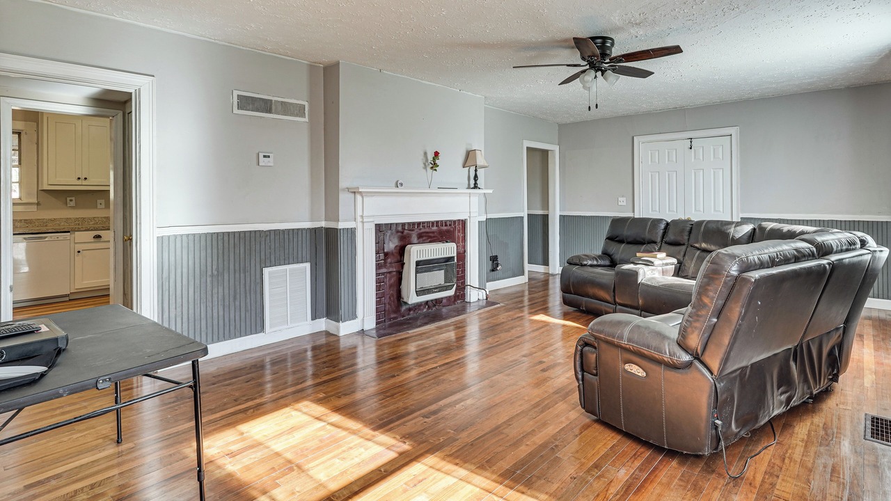Photo of Livingroom in Crawfordville