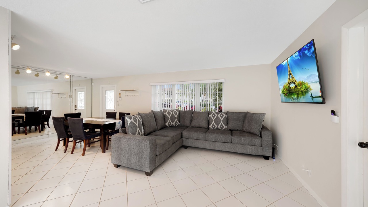 Photo of Livingroom in Imperial Point