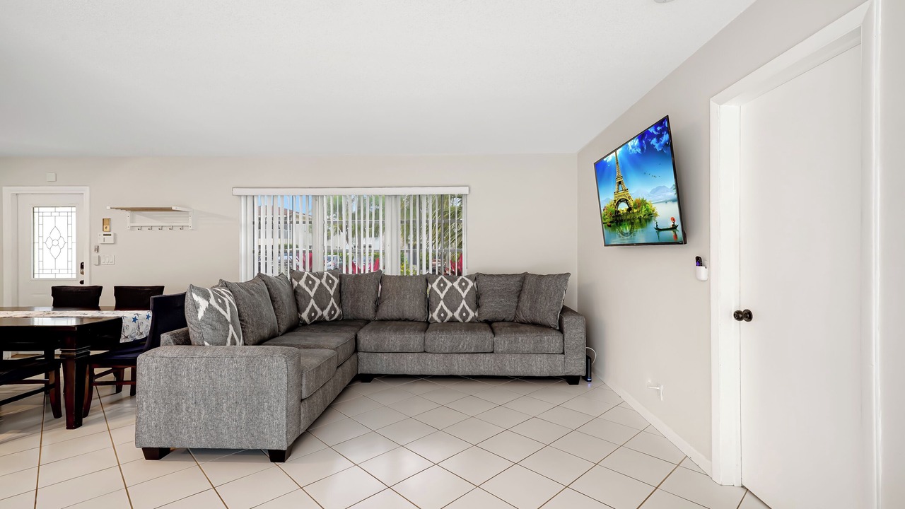 Photo of Livingroom in Imperial Point
