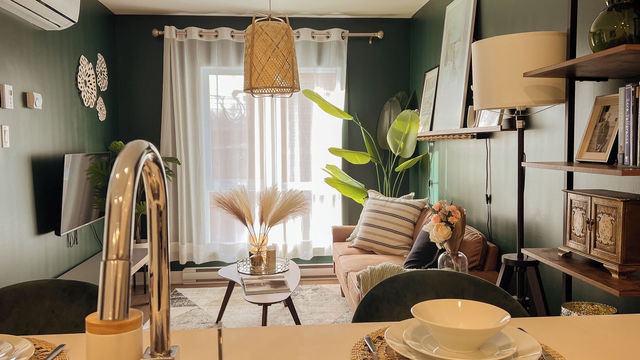 Photo of Livingroom in Cote-Des-Neiges—Notre-Dame-De-Grace