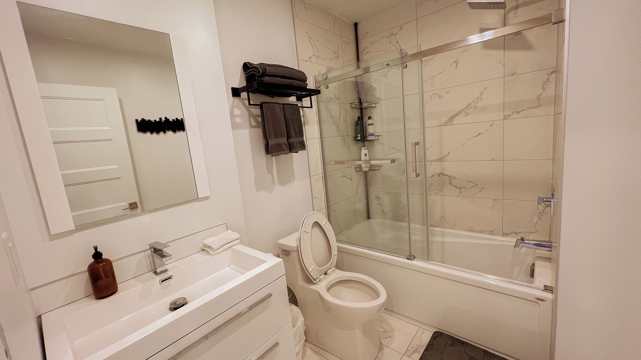 Photo of Bathroom in Cote-Des-Neiges—Notre-Dame-De-Grace