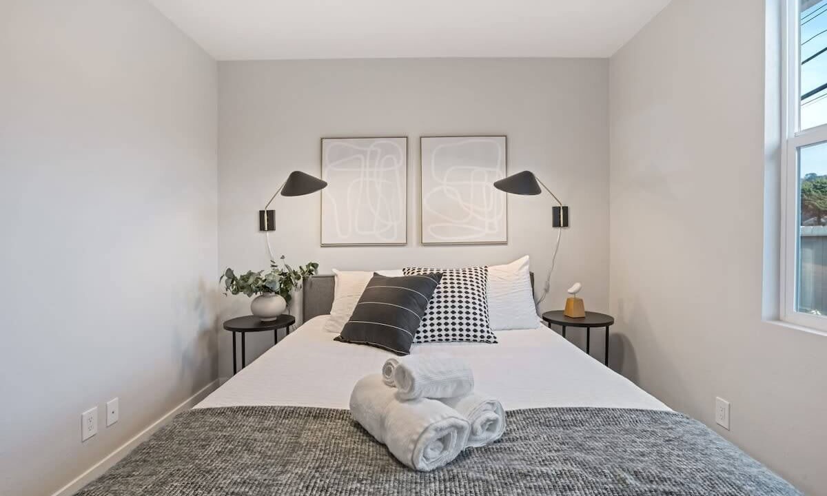 Photo of Bedroom in Linda Mar