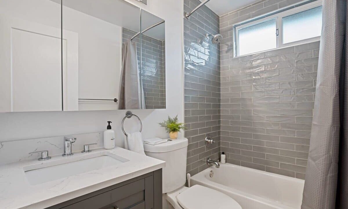 Photo of Bathroom in Linda Mar