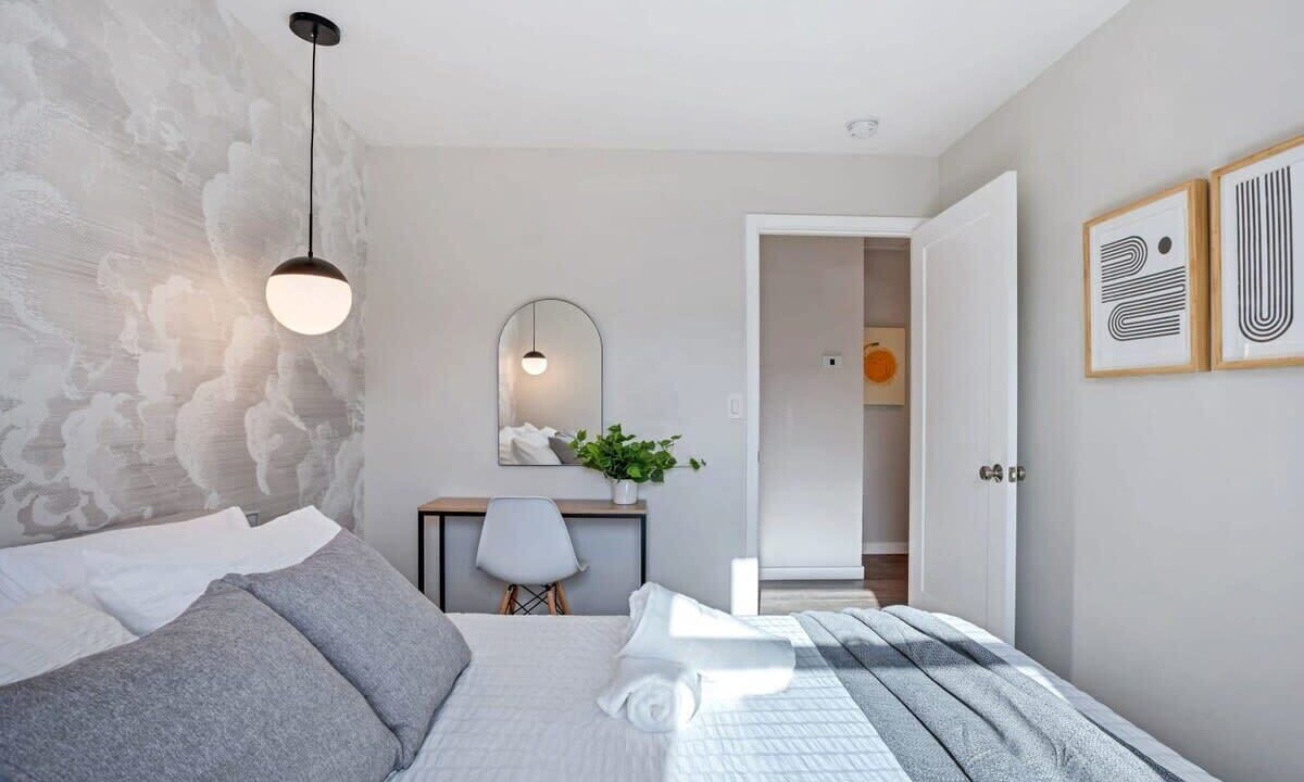 Photo of Bedroom in Linda Mar