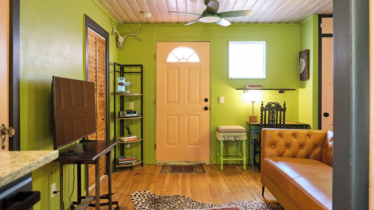 Photo of Livingroom in Truth or Consequences