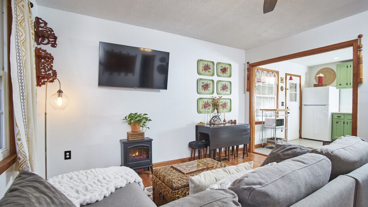 Photo of Livingroom in Chapel Hill