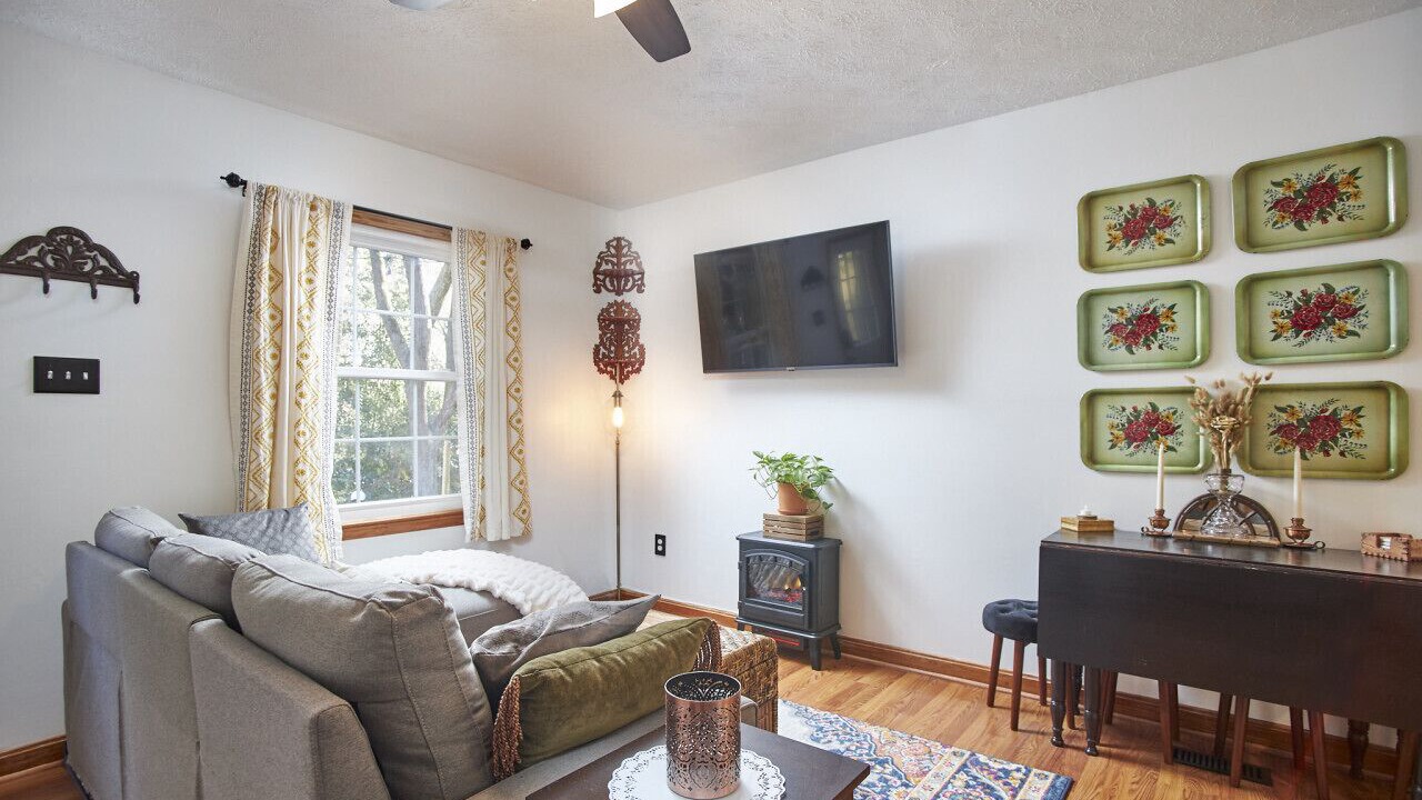 Photo of Livingroom in Chapel Hill