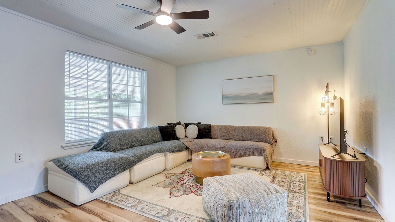 Photo of Livingroom in Circle D-KC Estates