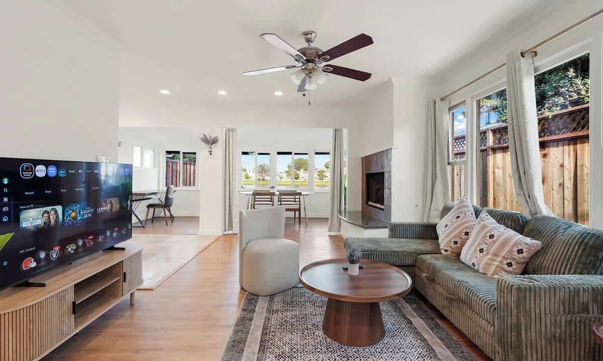 Photo of Livingroom in East San Mateo