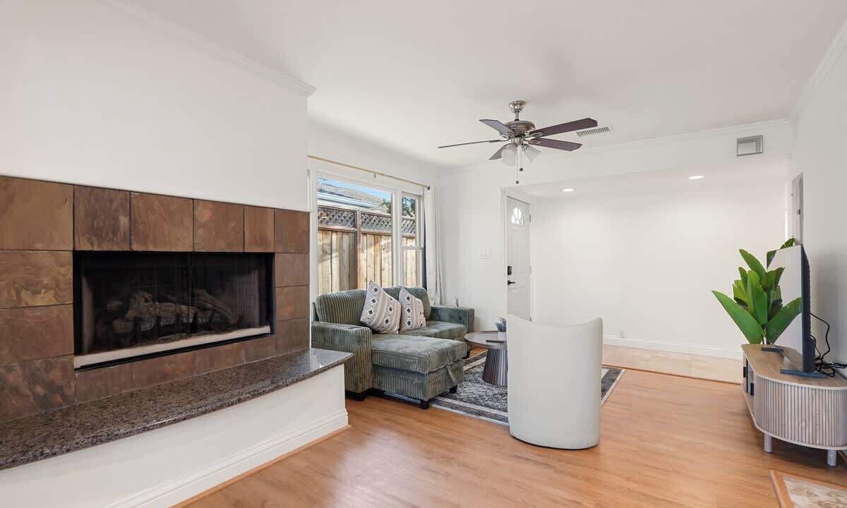 Photo of Livingroom in East San Mateo