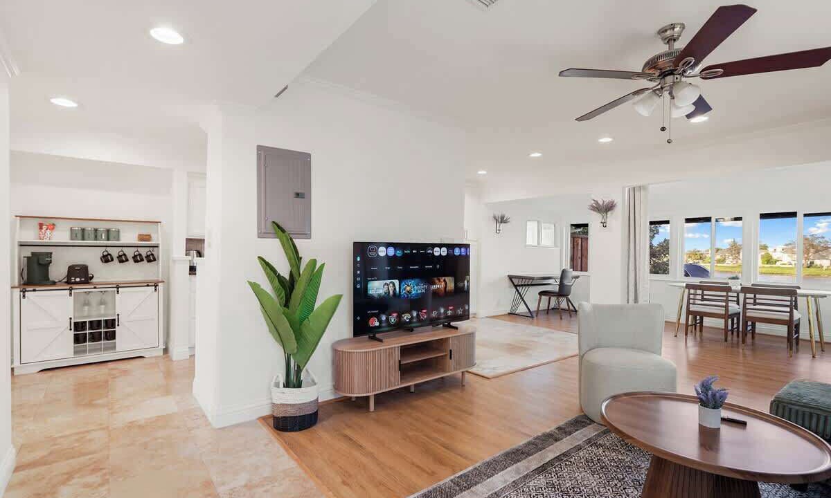 Photo of Livingroom in East San Mateo