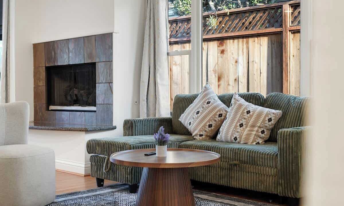 Photo of Livingroom in East San Mateo