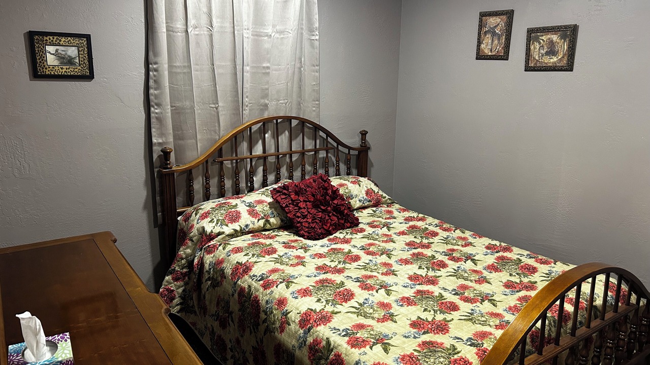 Photo of Bedroom in Benton