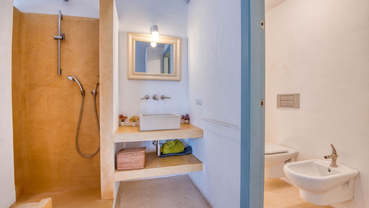 Photo of Bathroom in Canapost