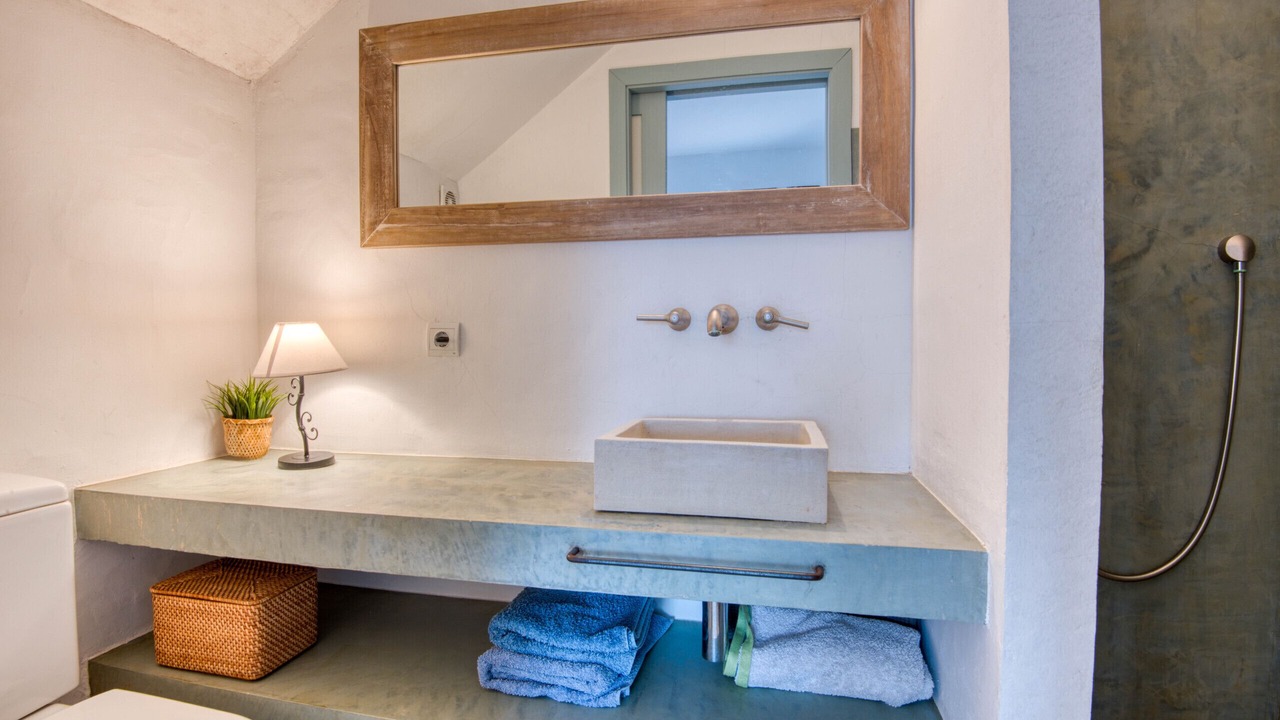 Photo of Bathroom in Canapost