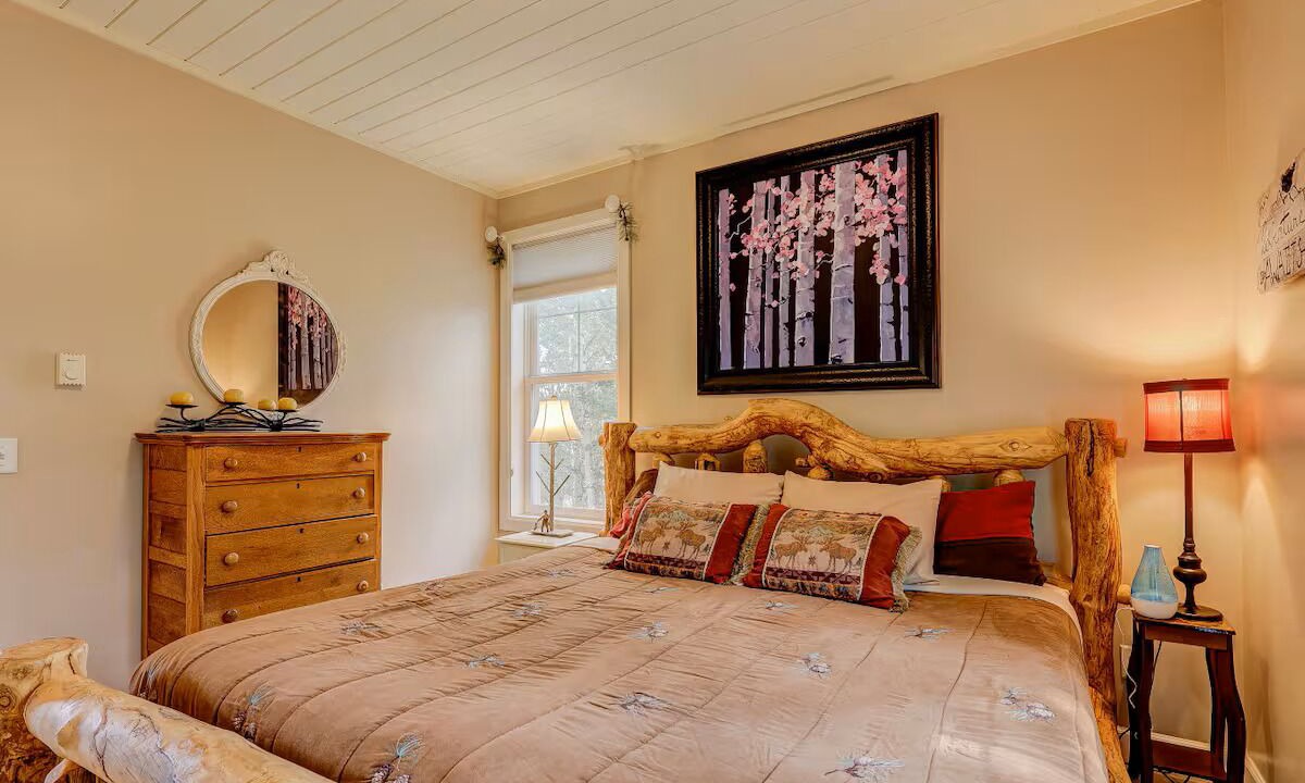 Photo of Bedroom in Warm Springs