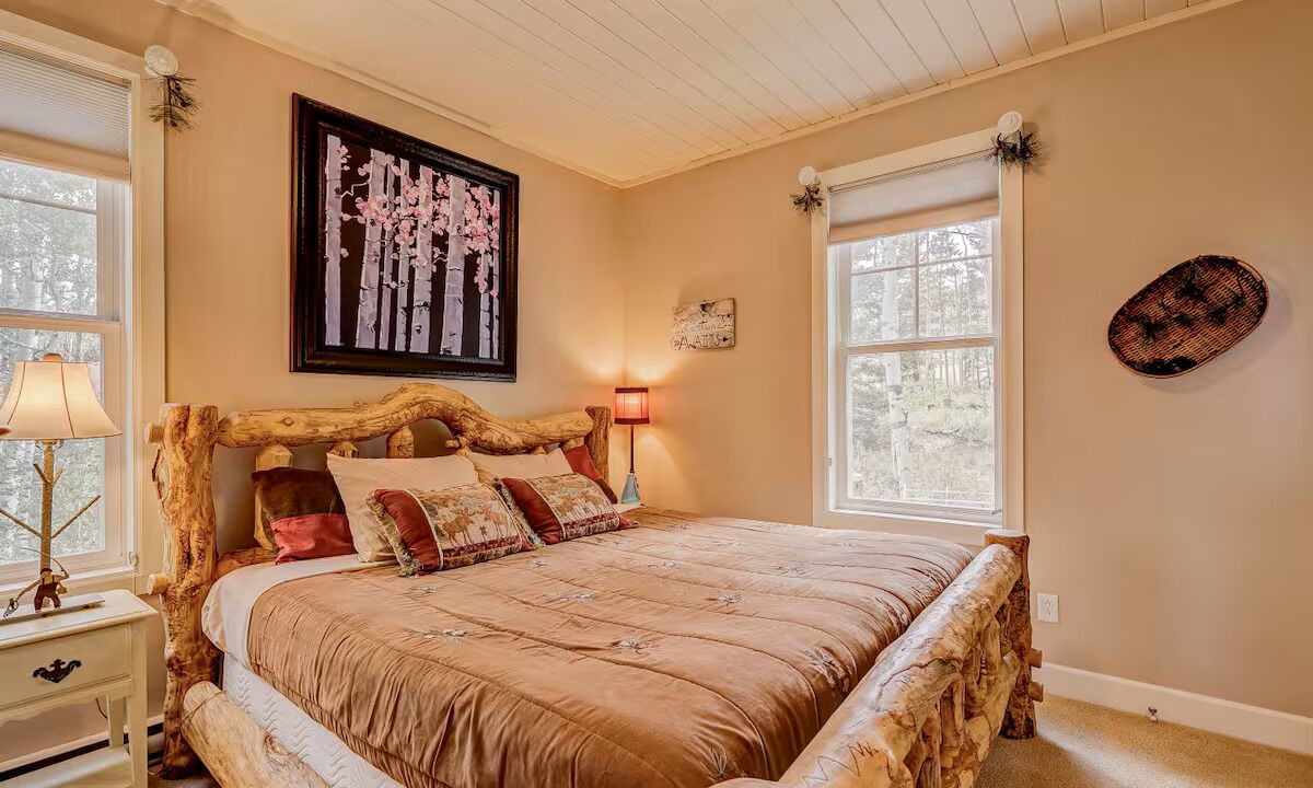 Photo of Bedroom in Warm Springs