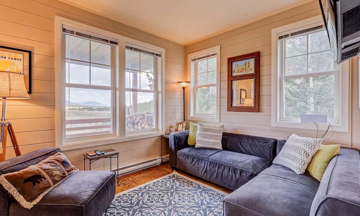 Photo of Livingroom in Warm Springs