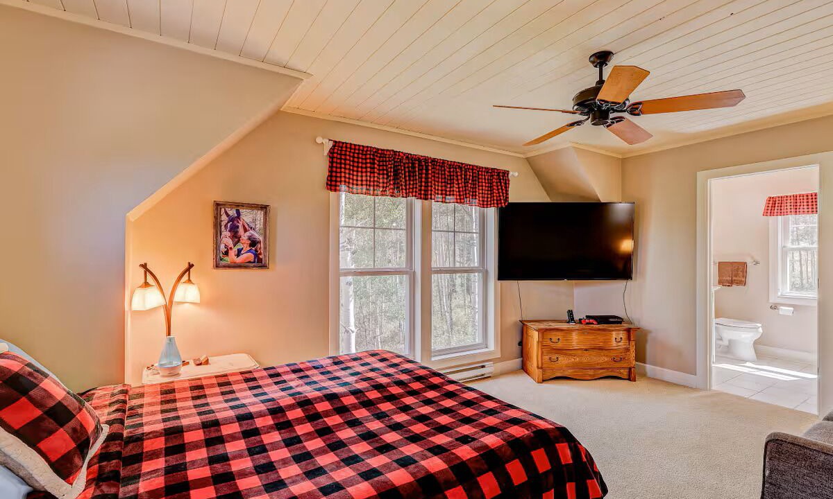 Photo of Bedroom in Warm Springs