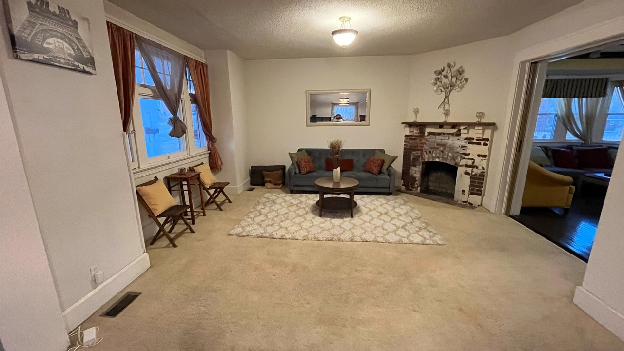 Photo of Livingroom in Vinita Park