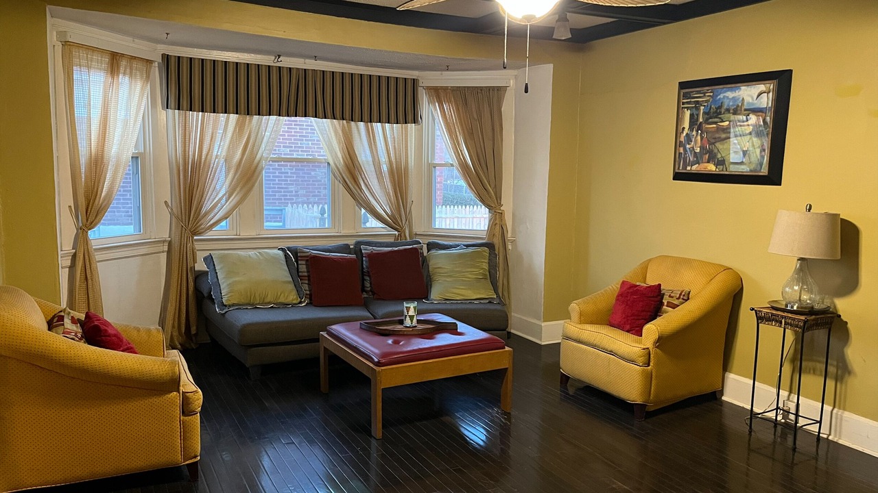 Photo of Livingroom in Vinita Park
