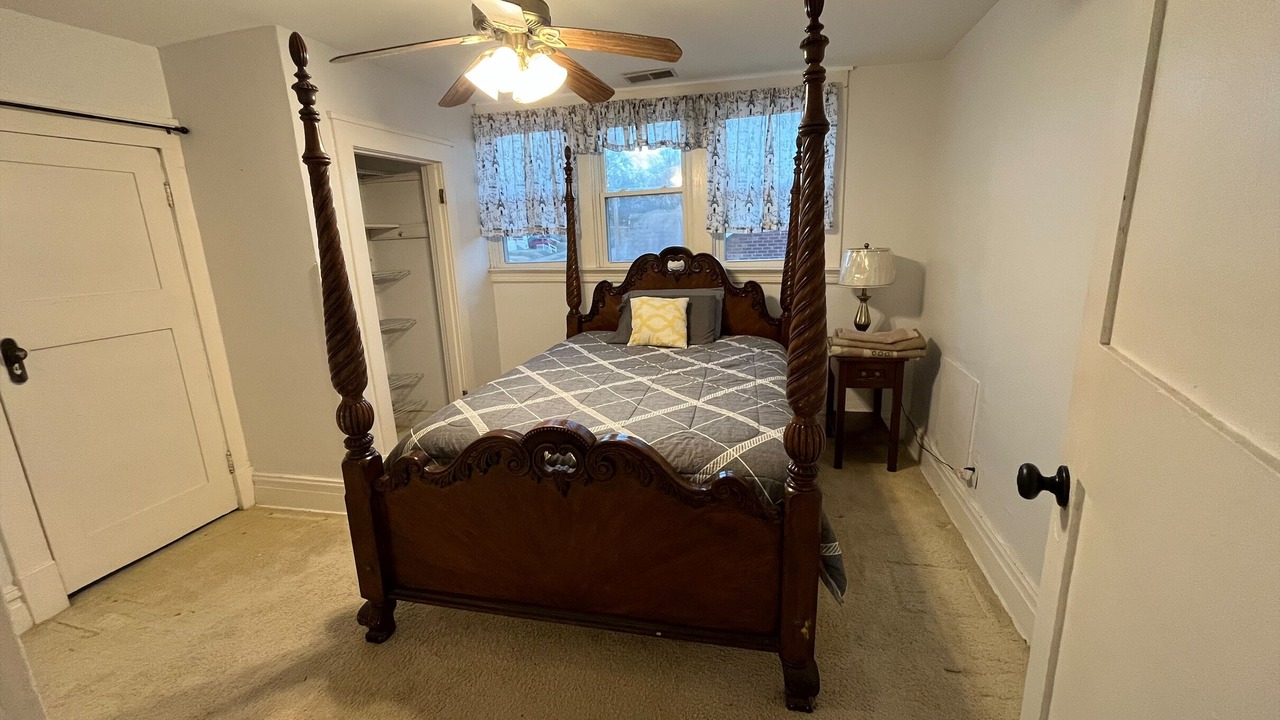 Photo of Bedroom in Vinita Park
