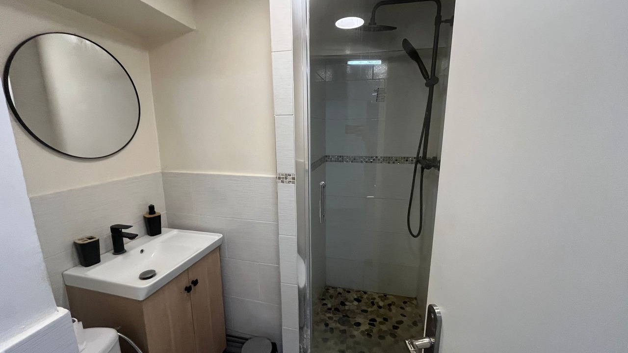 Photo of Bathroom in Montlhery