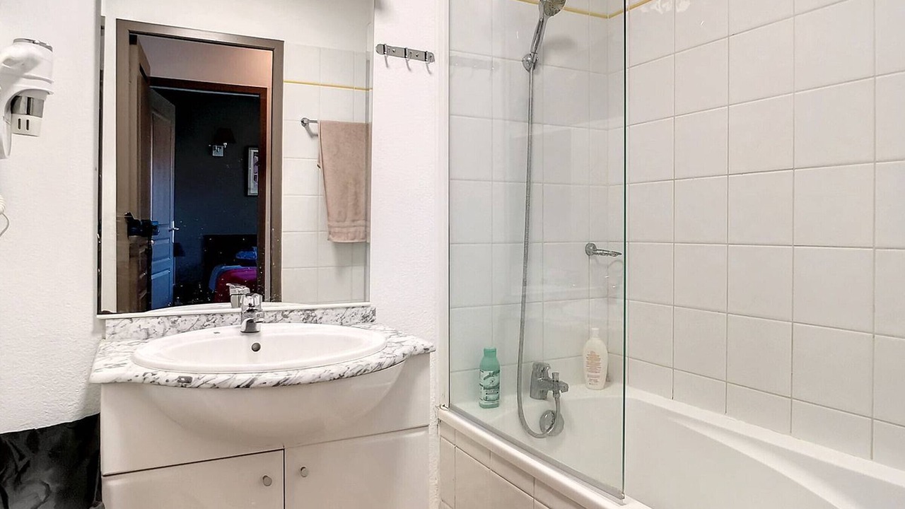 Photo of Bathroom in Messanges