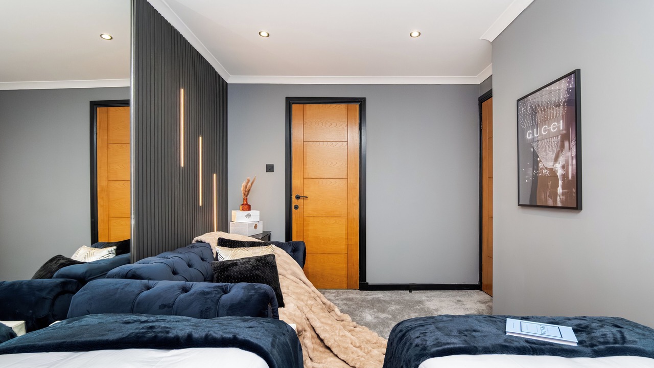 Photo of Others in Hawkhead