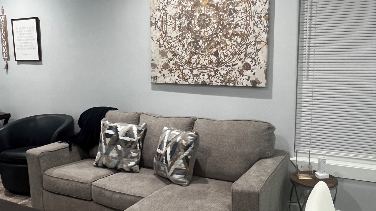 Photo of Livingroom in Eastern Division
