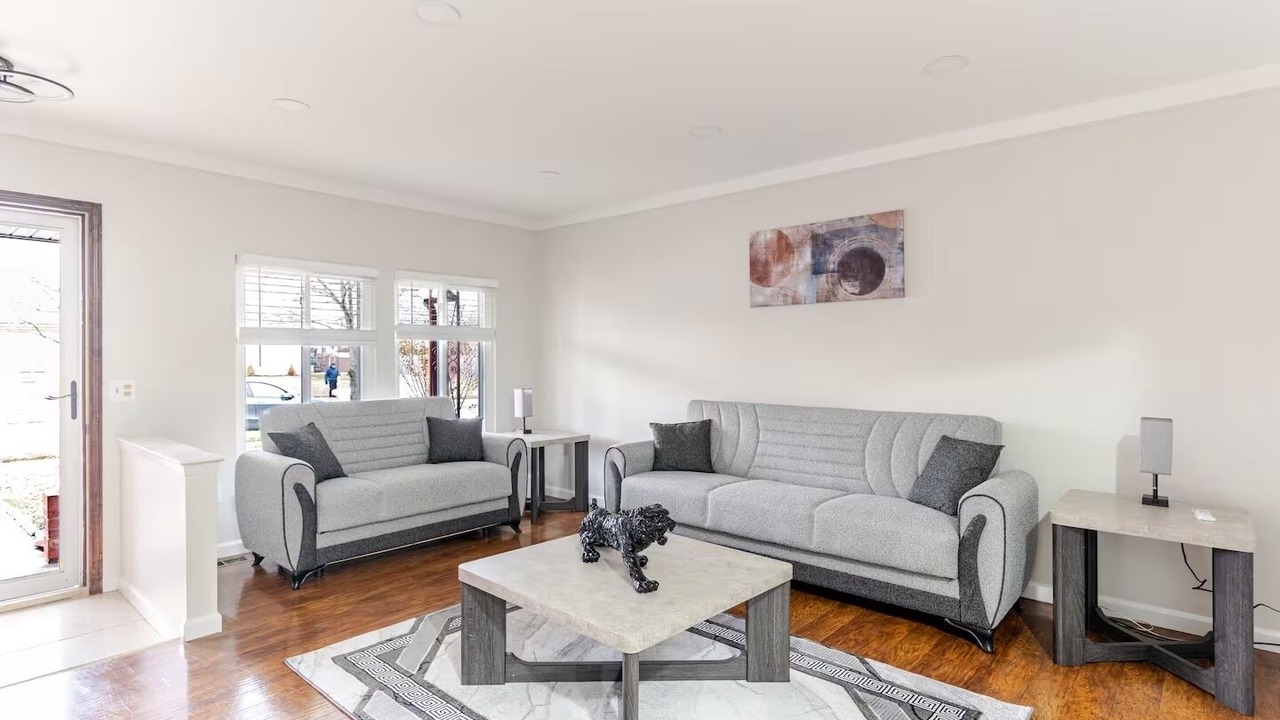 Photo of Livingroom in Sterling Heights