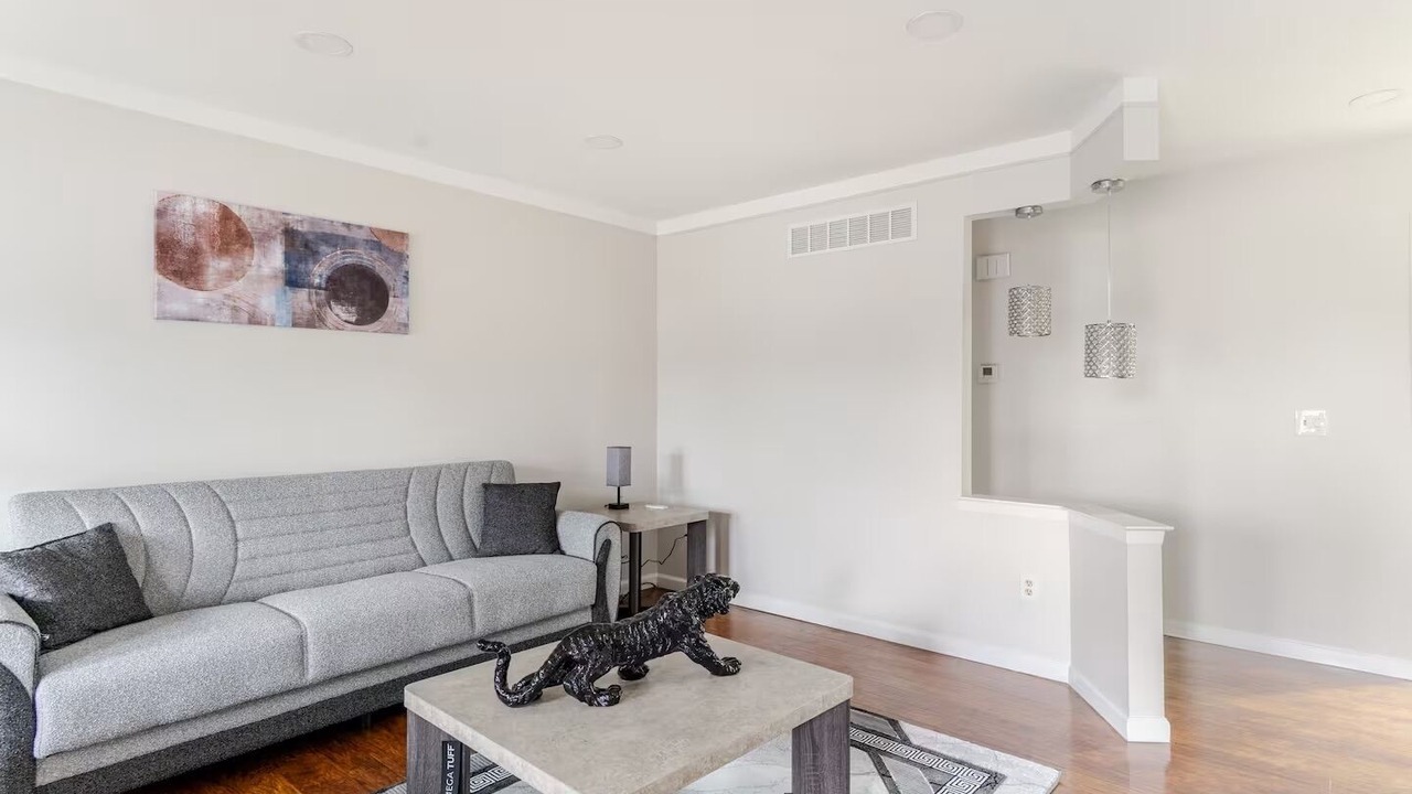 Photo of Livingroom in Sterling Heights