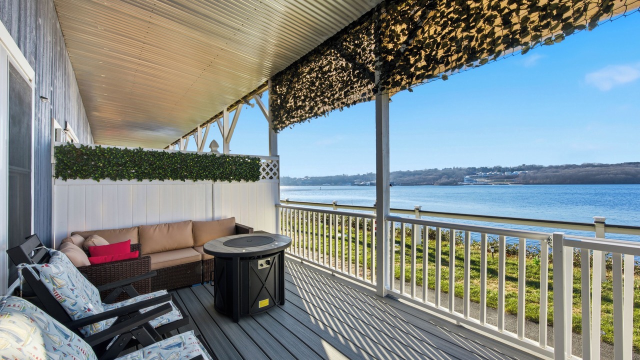 Photo of Patio Balcony in Conning Towers Nautilus Park